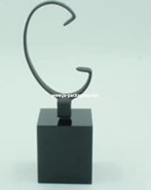 Ċ-ċirku tal-għassa tal-gomma sewda