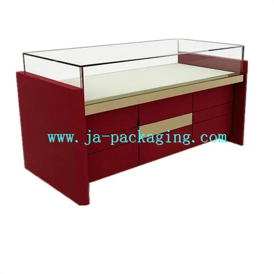 Vetrina tal-Injam Aħmar Bil-Kabinetti u l-Kxaxen